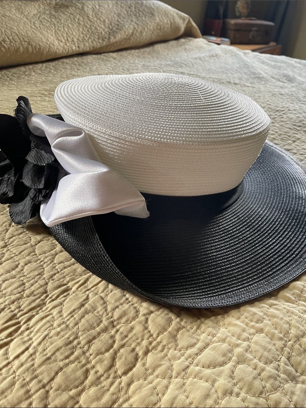 Chic Two-Tone Black and White Women's Straw Hat with Decorative Bow